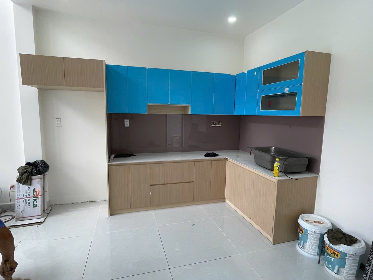 tủ bếp nhựa giả gỗ