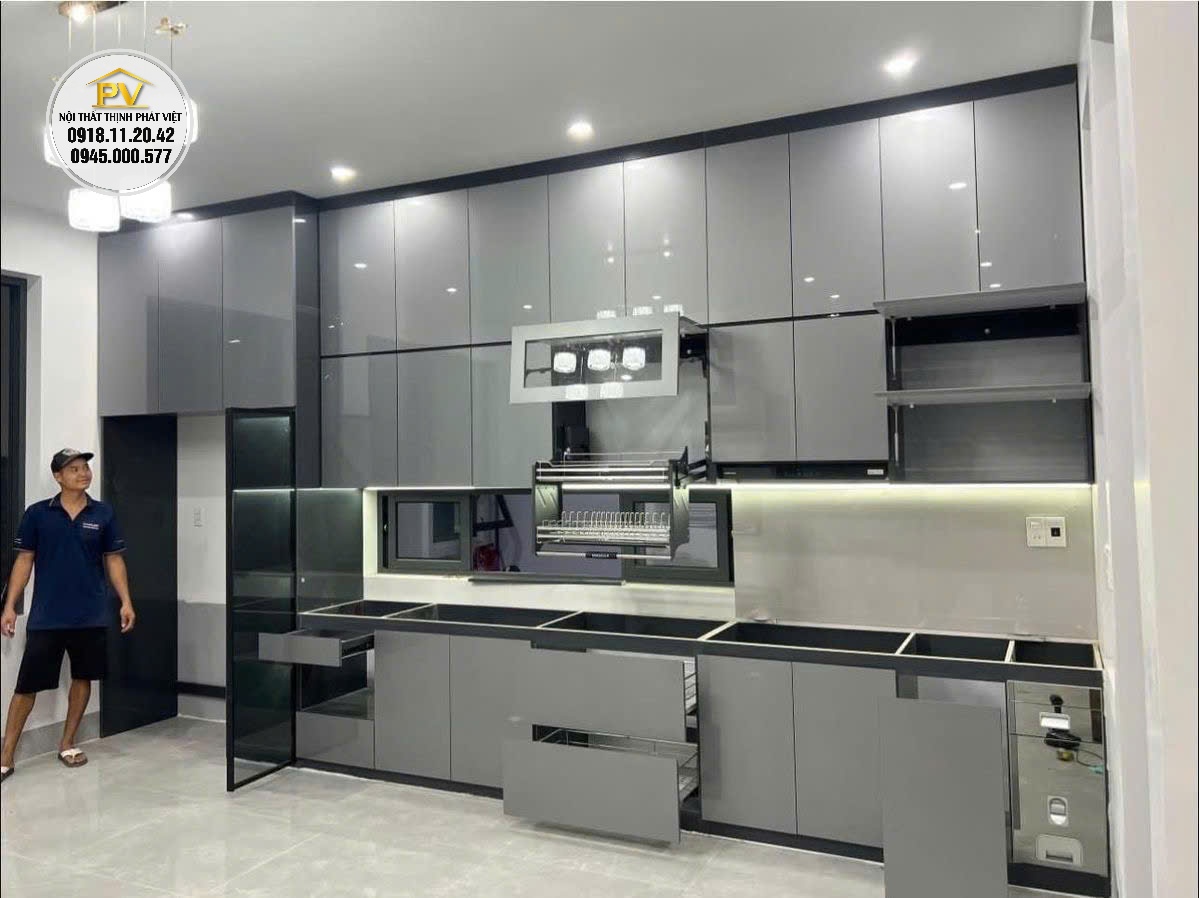 tủ bếp Acrylic tráng gương