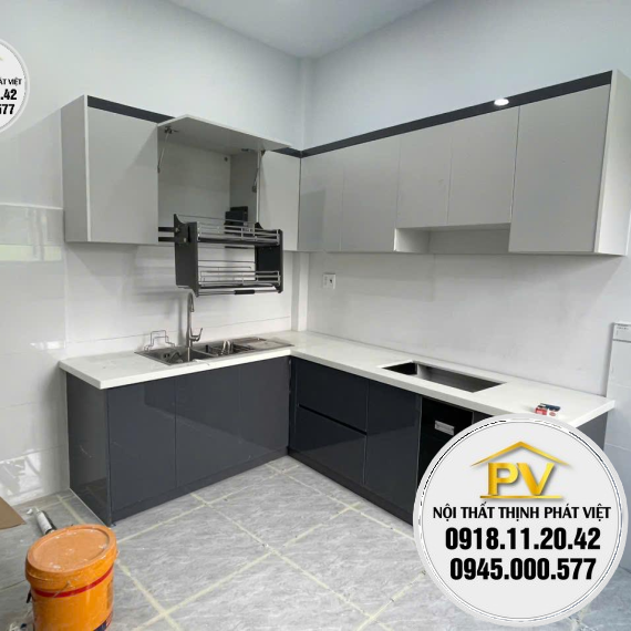 Tủ bếp Acrylic tráng gương
