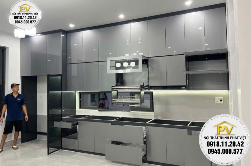 Tủ bếp Acrylic tráng gương