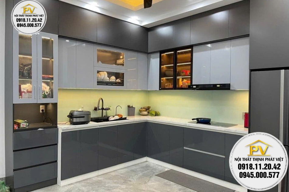 Tủ bếp Acrylic tráng gương