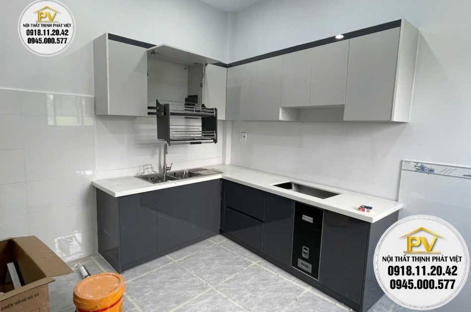 Tủ bếp Acrylic tráng gương